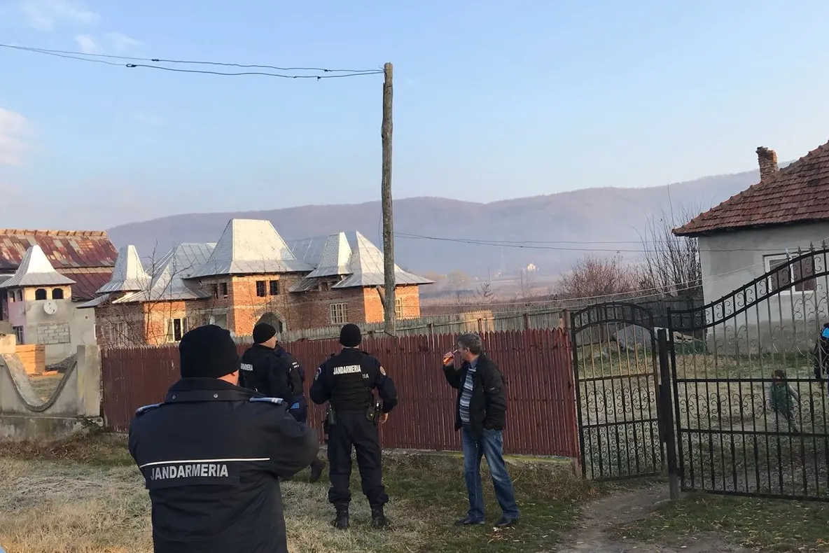 Şase case din Iveşti, debranşate de la curent cu ajutorul poliţiştilor