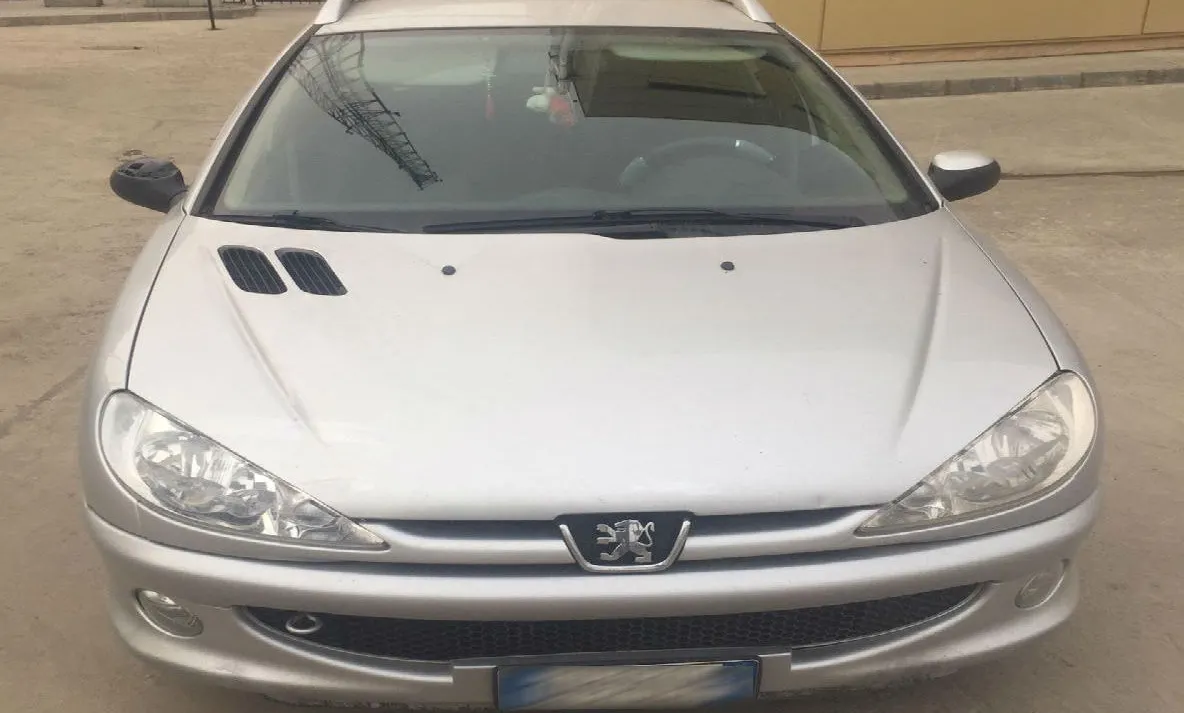Autoturism cu acte false, descoperit în trafic de polițiștii de frontieră