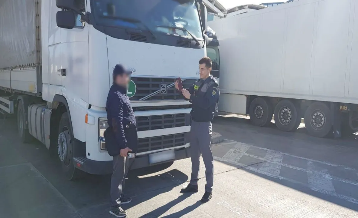 Descoperit la frontieră cu document fals pentru transportul internațional