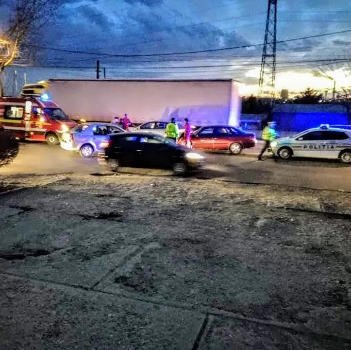 S-a urcat la volan băut și a provocat un accident cu două victime
