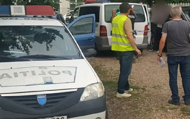 Armă deținută ilegal și muniție, găsite la percheziție