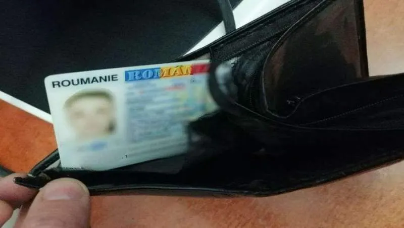 Carte de identitate falsă descoperită la frontieră într-un autocar