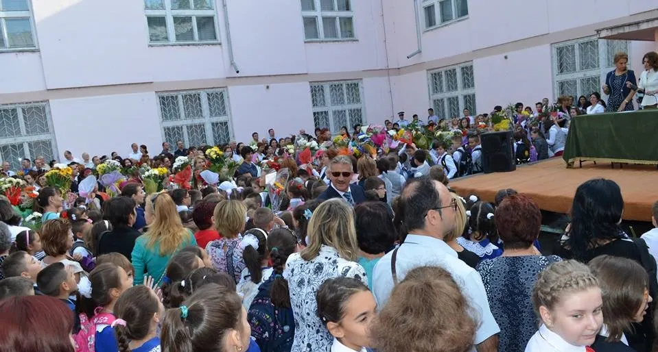 Bursele pentru elevii cu rezultate bune, majorate ieri de Consiliul local