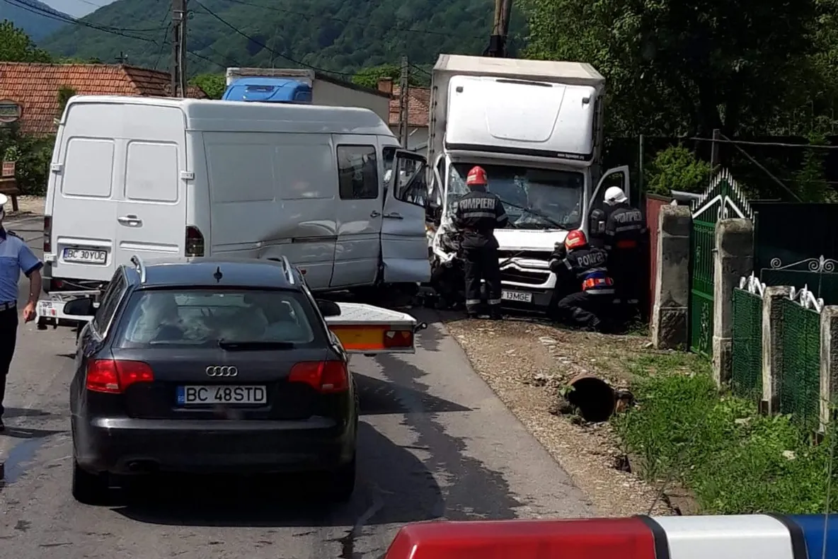 Și-a rănit soţia, după ce a pierdut controlul volanului
