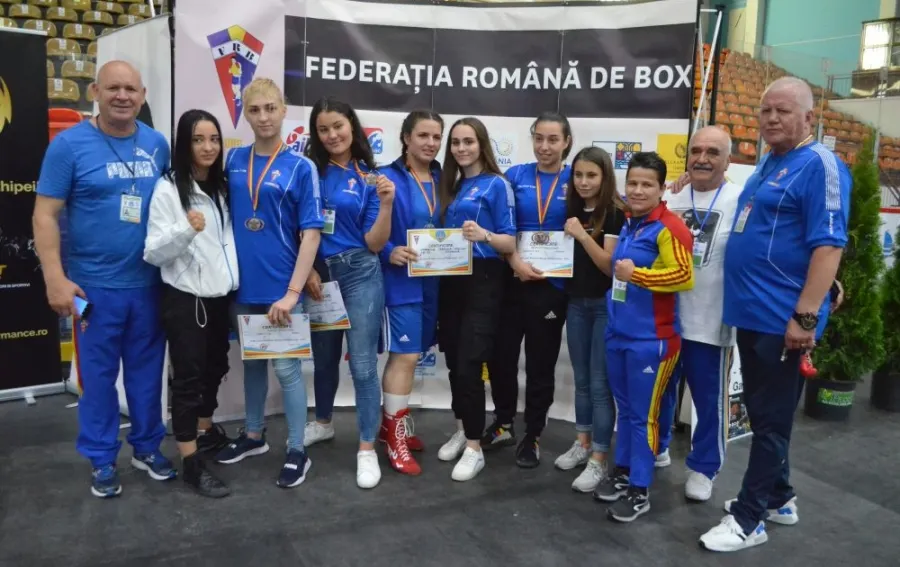 Trei medalii de argint şi cinci de bronz la Europenele de box pentru juniori