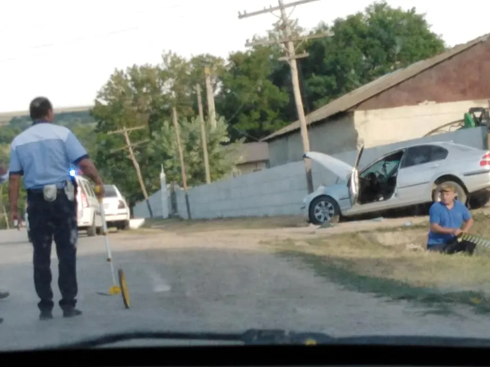 O șoferiță începătoare a provocat un accident cu trei răniți