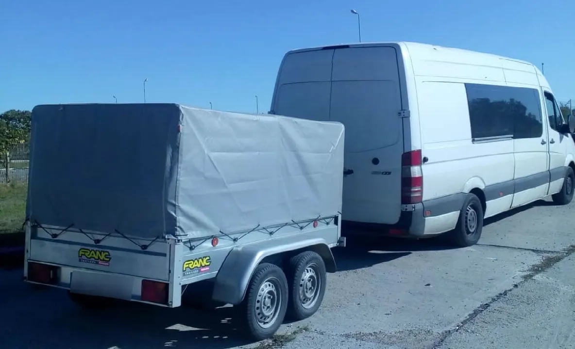 Ansamblu rutier cu remorcă neînmatriculată, depistat la Oancea