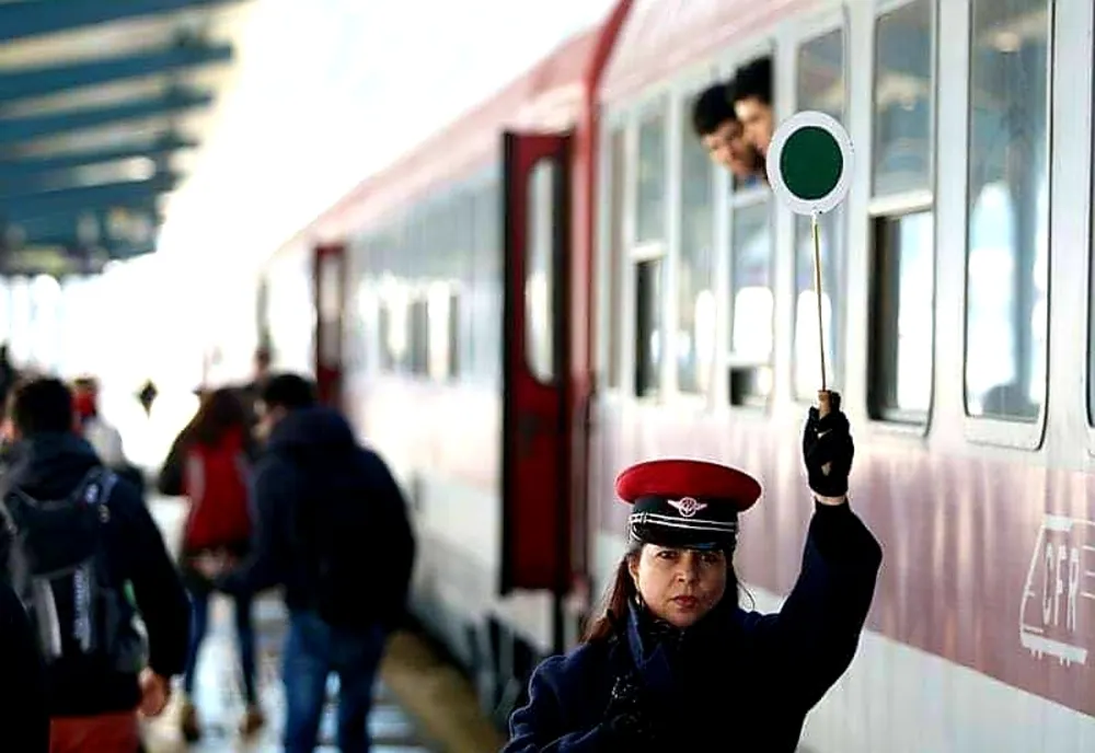 CFR este în colaps total, dar angajații vor primi bonusuri de performanță