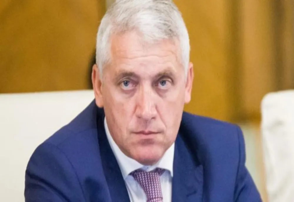 100% TU DECIZI! Adrian Țuțuianu, baronul cu 10 case și 20 de terenuri care a sărit dintr-o barcă în alta