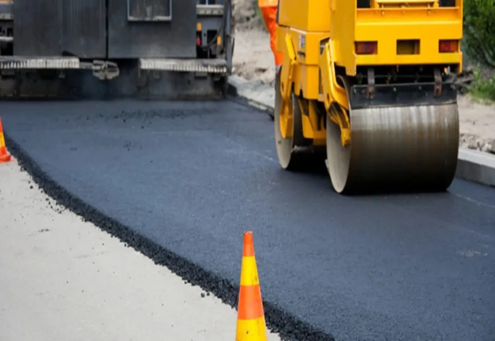 Lucrări de asfaltare pe strada Domnească