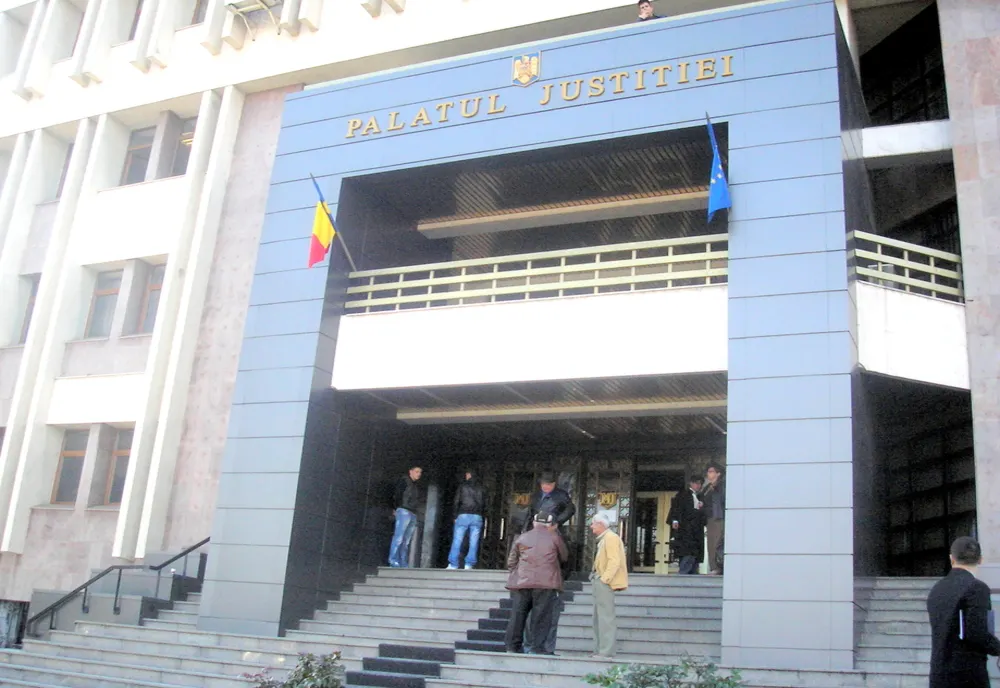 Doi adolescenți de 17 ani cercetați pentru tâlhărie