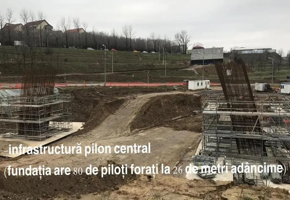 Podul hobanat începe să se ridice