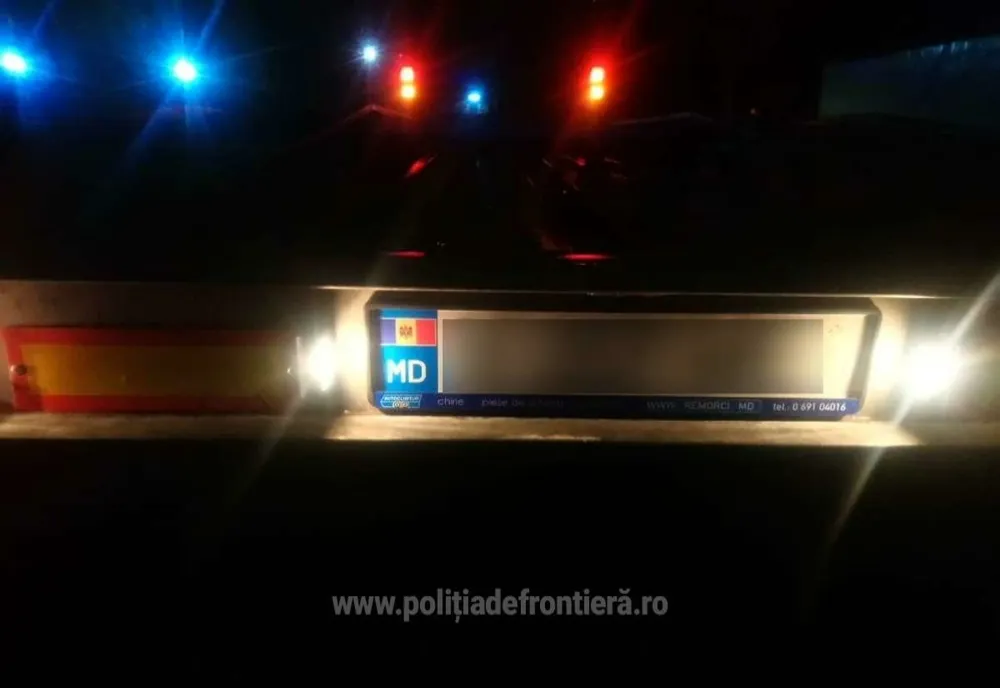 Conducea un ansamblu rutier, fără să aibă acest drept