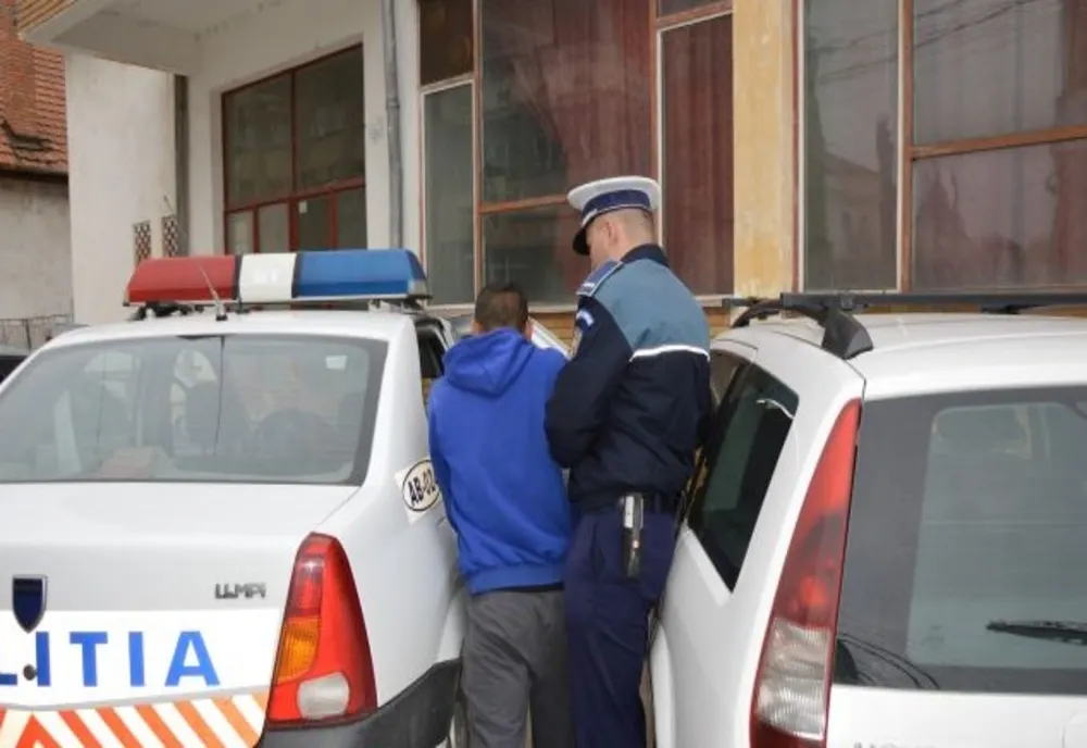 Trei bărbați din Tecuci au înșelat mai multe persoane din prin metoda Covid19