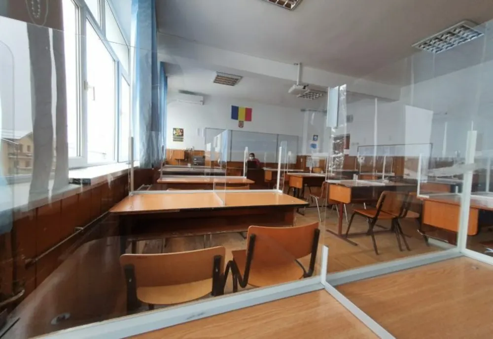 O grădiniță și o școală gimnazială au intrat în scenariu roșu