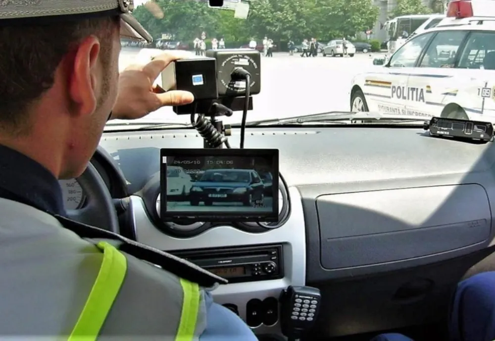 Un bărbat de 38 de ani, cu permisul suspendat, depistat de radar cu 114 km/h în localitate
