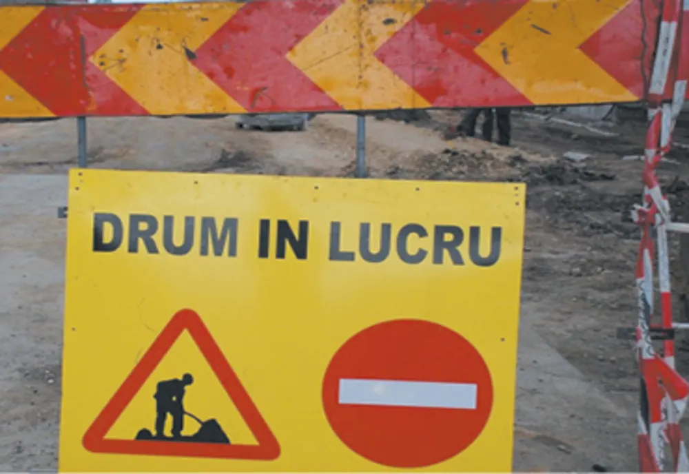 Lucrări pe timp de noapte, pe strada Siderurgiştilor