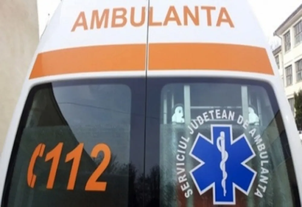 "Criminalilor dați-mi drumul" striga un tânăr tulburent când a fost preluat de ambulanță 