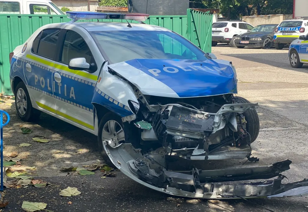 Autospecială a poliției implicată într-un accident în localitatea Șendreni