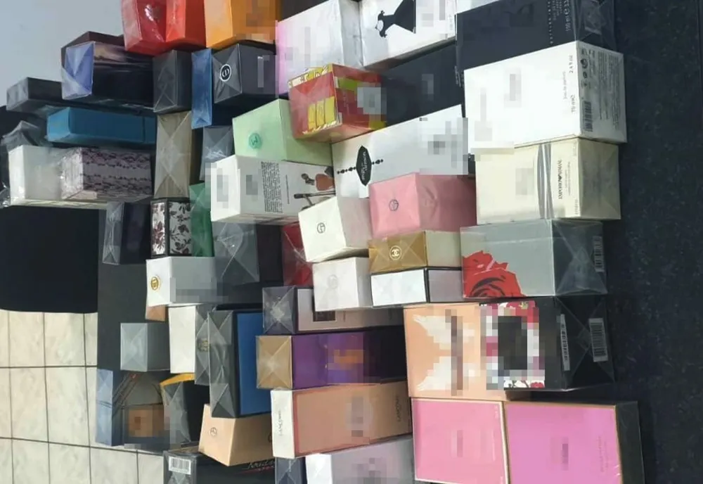 Parfumuri susceptibile a fi contrafăcute, confiscate de poliţiştii de frontieră gălățeni