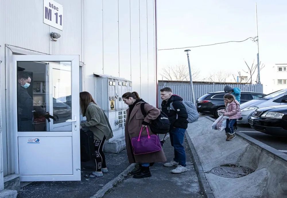Refugiați din Ucraina cazați într-un bloc al Primăriei Galați