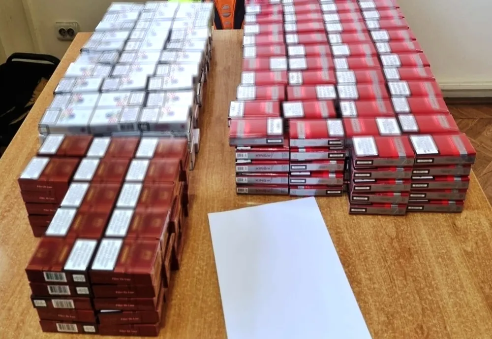 Țigări de contrabandă descoperite în bagajele unui septuagenar 