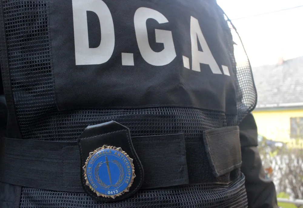 Percheziții la cadre medicale și la alte persoane fără calitate specială suspectate de fapte de corupție