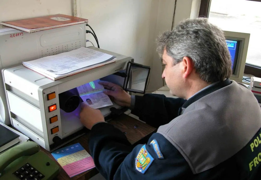 La Serviciul Pașapoarte se va lucra și sâmbătă