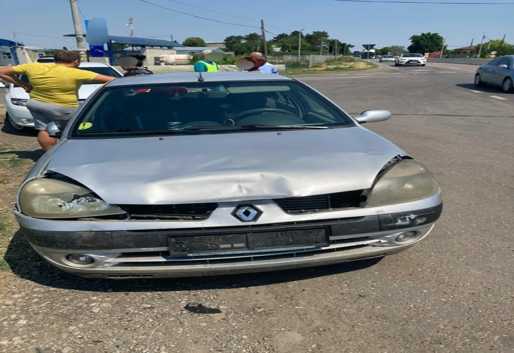 Un minor a fost rănit în urma unui accident rutier pe DN26, la sensul giratoriu din dreptul localității Sat Costi 
