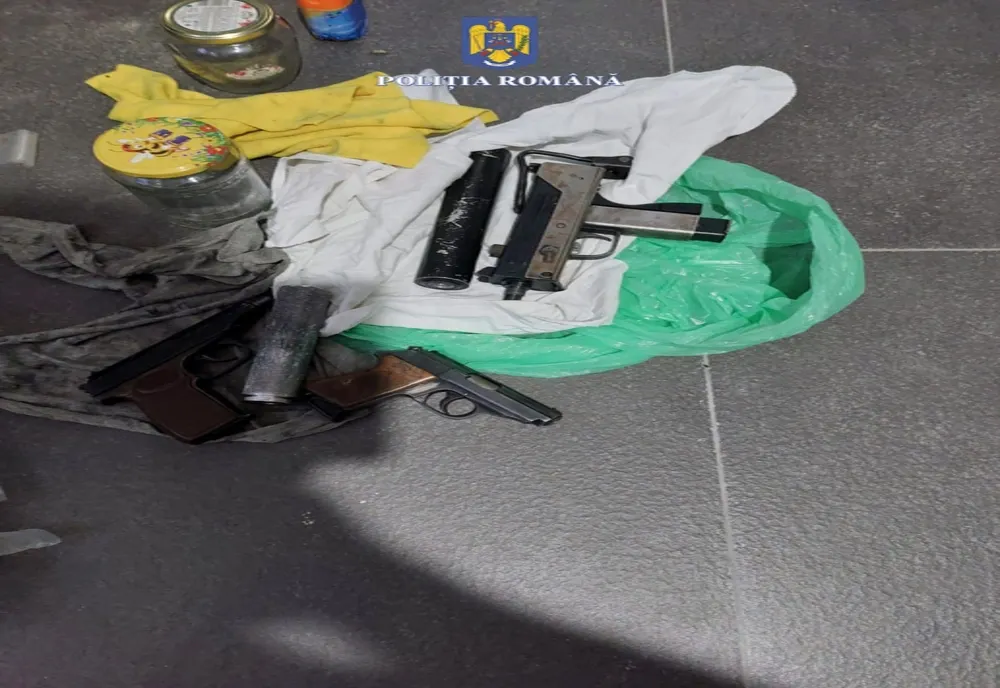 Arme letale interzise la deținere,  descoperite de polițiștii gălățeni 