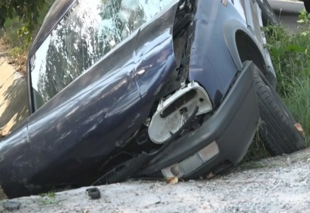 O tânără conducătoare auto din comuna Munteni, a intrat cu mașina într-un cap de pod pe teritoriul localității Țepu, din județul Galați