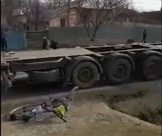 Biciclist accidentat de un autocamion pe DN 26, în localitatea Brănești, județul Galați