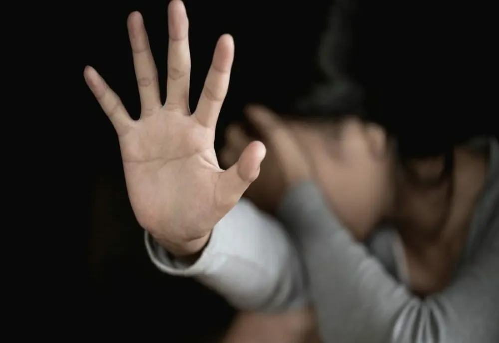 Adolescent de 15 ani arestat la domiciliu pentru  corupere sexuală a unei minore de 8 ani