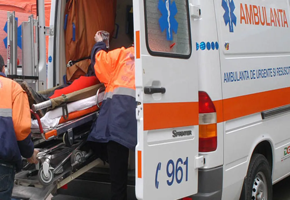 O tânără de 22 de ani, rănită după ce a mașina pe care o conducea a fost lovită frontal de un alt autoturism care a vrut să efectueze un viraj la stânga 