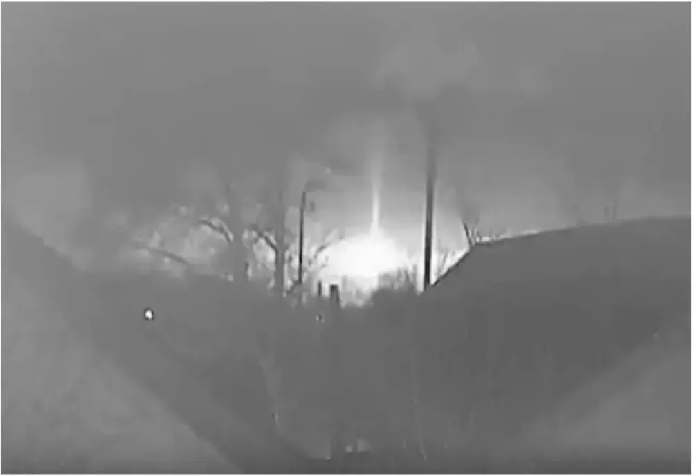 Alertă la granița României. Atacuri cu bombă surprinse de români din case -VIDEO