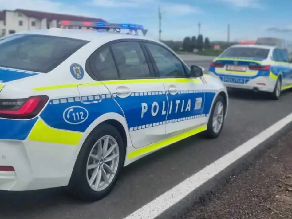 Momente de groază în Galați: un microbuz s-a răsturnat și a izbucnit în flăcări după o coliziune