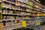 Prețurile alimentelor explodează. Agricultorii aruncă marfa, iar românii cumpără tot mai puțin