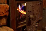 Adio încălzire „ca pe vremea bunicii”. Statul pregătește programe de sprijin pentru modernizarea sobelor pe lemne