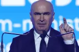 Se ieftinesc carburanții? Ilie Bolojan spune când ar putea începe scăderea prețurilor