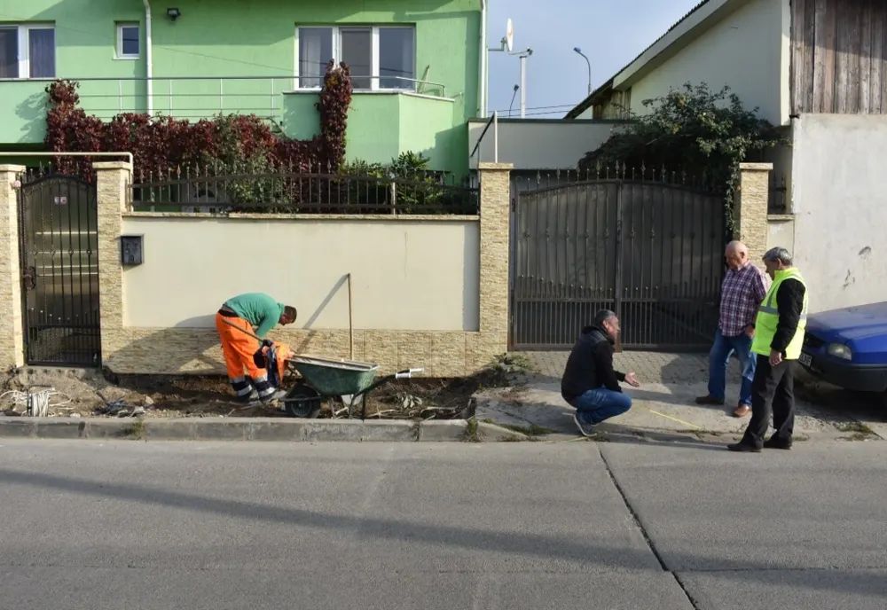Șase străzi din municipiul Bârlad beneficiază de trotuare reabilitate