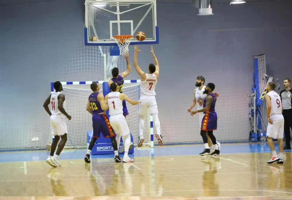 CSM Galați învinsă la 5 puncte de Steaua București