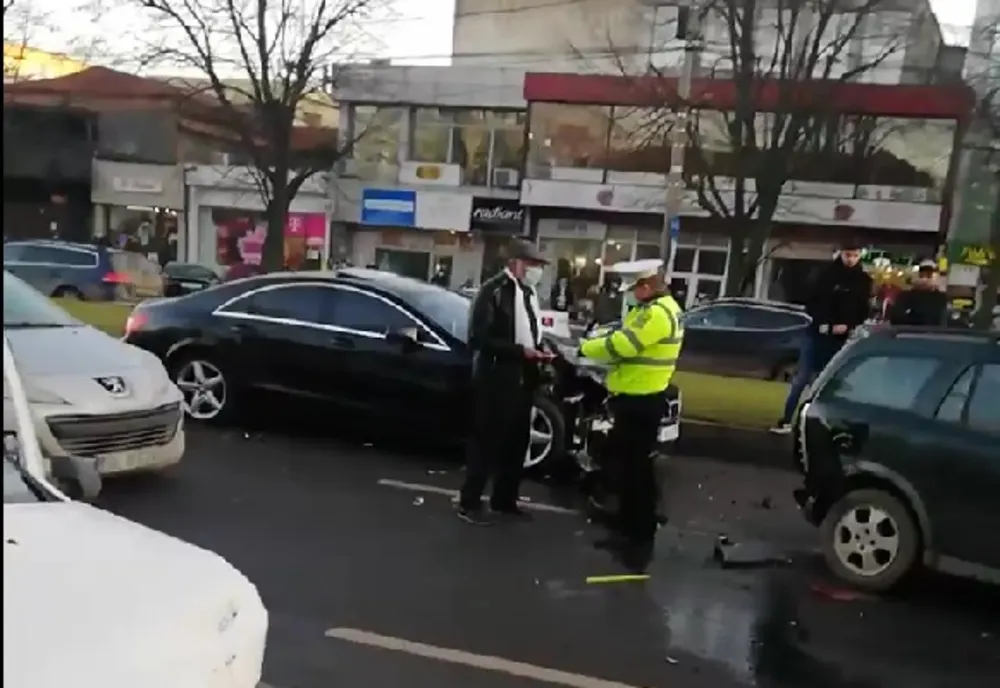 Accident cu 6 autoturisme implicate