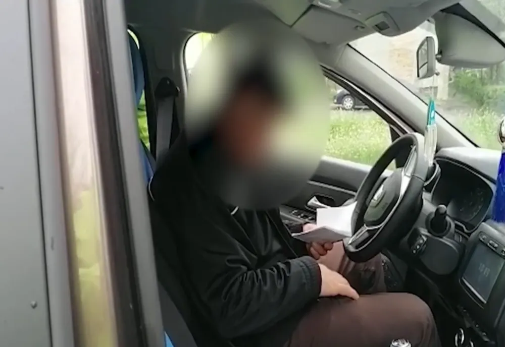 A adormit cu capul pe volan și încurca circulația 