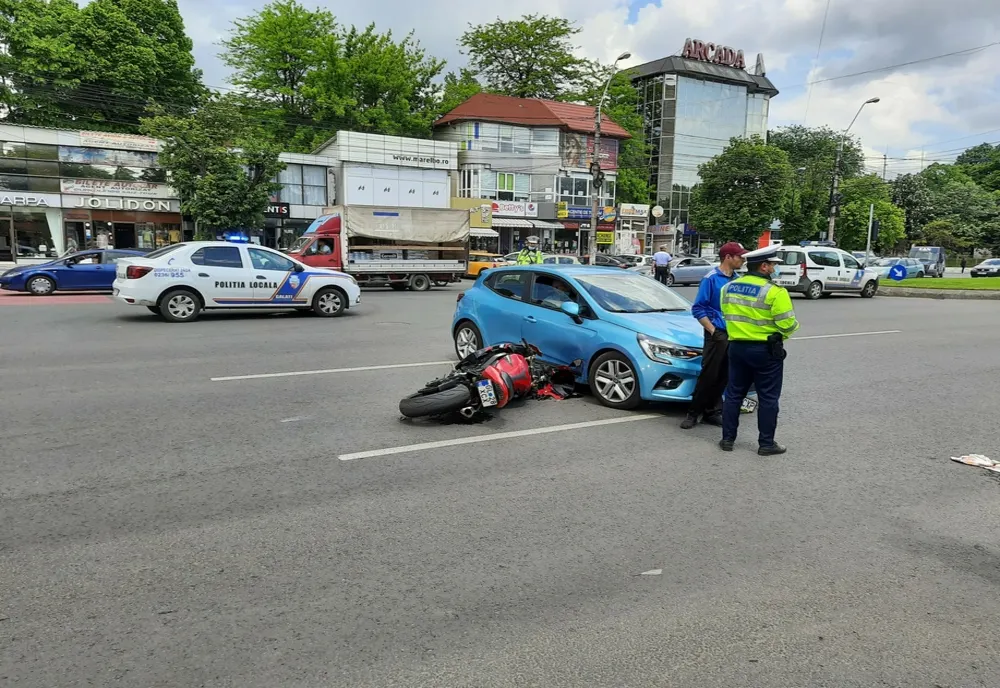 Foto: Motociclist accidentat pe strada Brăilei