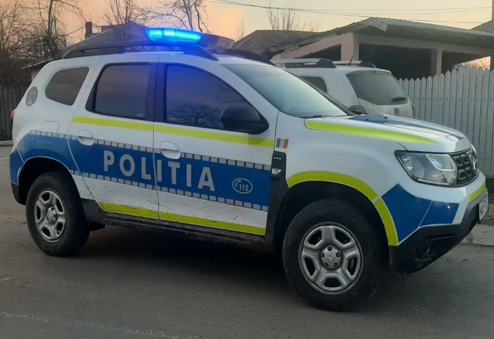 Acroșată de un autoturism în timp ce traversa prin loc nemarcat