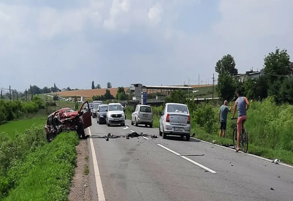 Foto/ Accident cu victime pe DN25, în afara localității Șendreni