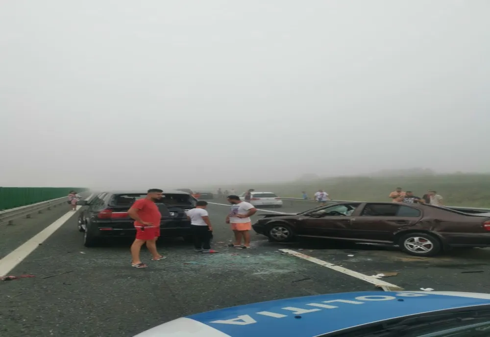 FOTO/VIDEO - Accident cu peste 50 de mașini și 150 de victime pe Autostrada Soarelui. Traficul este oprit