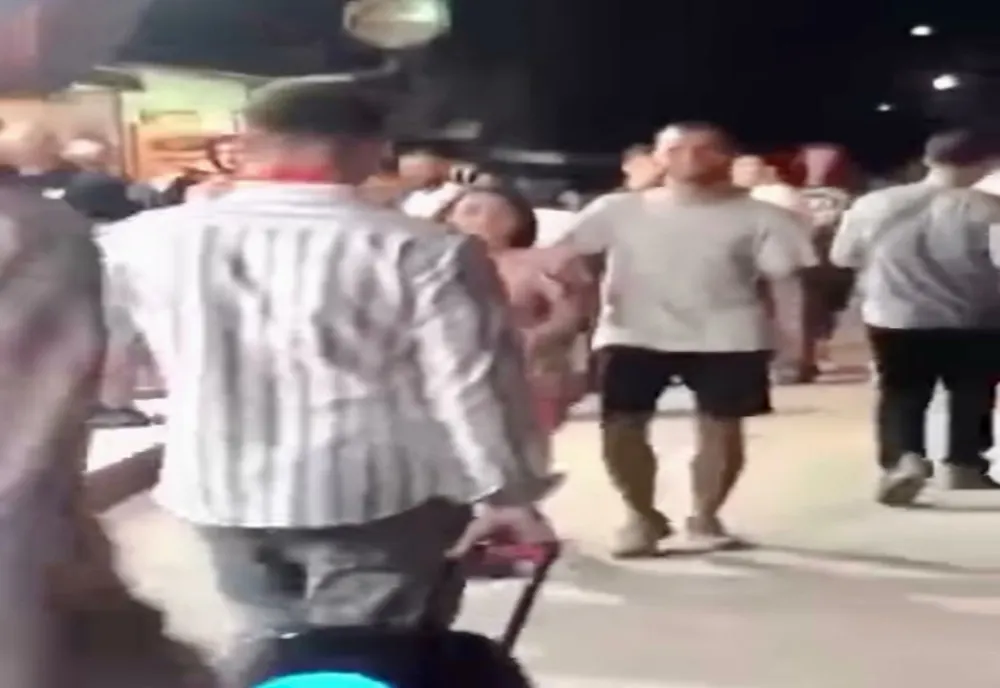VIDEO Scandal în Vama Veche între maneliști și rockeri