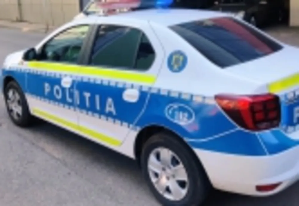 Femeie de 39 de ani acroșată de un autoturism în timp ce traversa strada prin loc nepermis