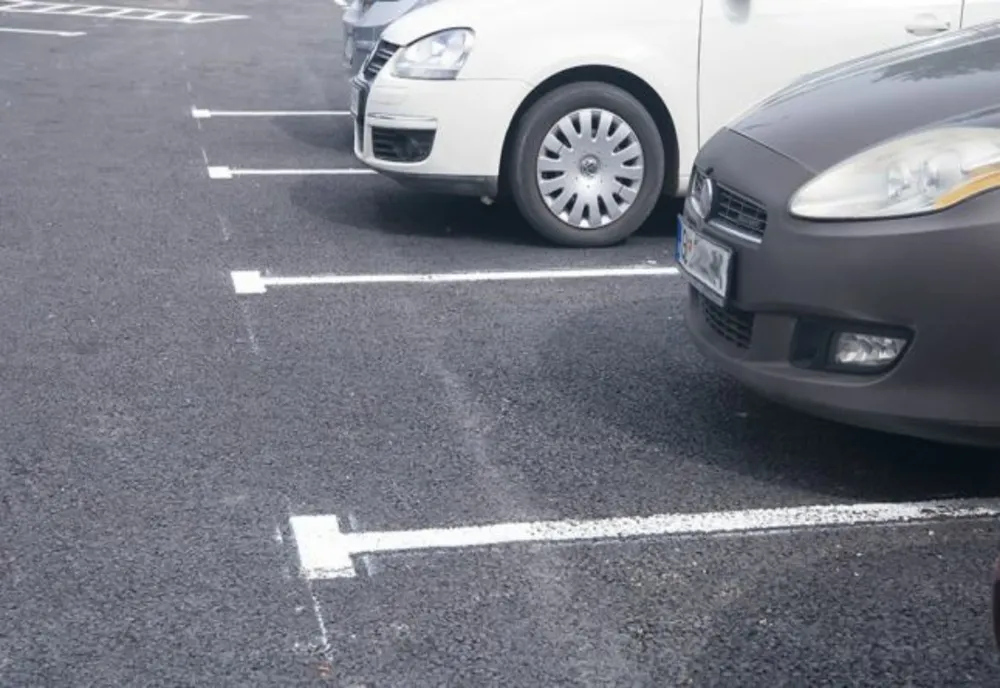 Începând de astăzi se pot plăti tarifele pentru abonamentele de parcare de reședință din 4 cartiere gălățene